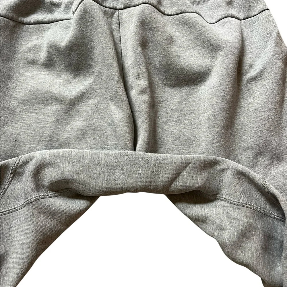 Nike‎ Tech Fleece Joggers Men's M Gray Bottom Soft Pants FLAWED PLEASE READ✅
